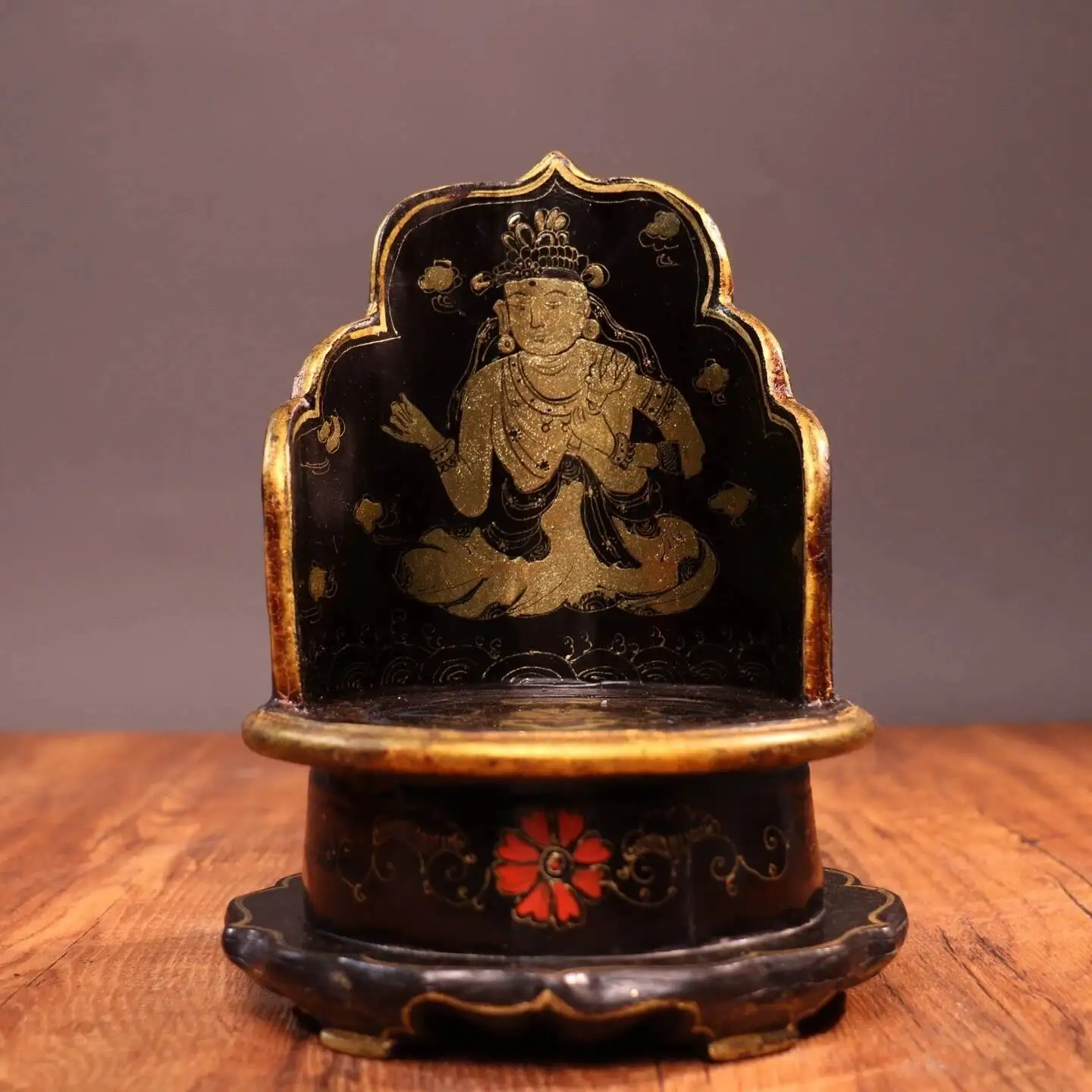 Treasure Painting Gold Old Buddha Statue
Treasure Painting Gold Old Buddha Statue