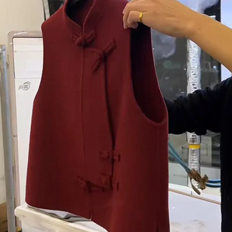 Новая китайская вельветовая куртка для женщин: элегантная, с круглым вырезом, на пуговицах, красная, повседневная, вязаная, премиум-класса, верхняя одежда
Новая китайская вельветовая куртка для женщин: элегантная, с круглым вырезом, на пуговицах, красная, повседневная, вязаная, премиум-класса, верхняя одежда