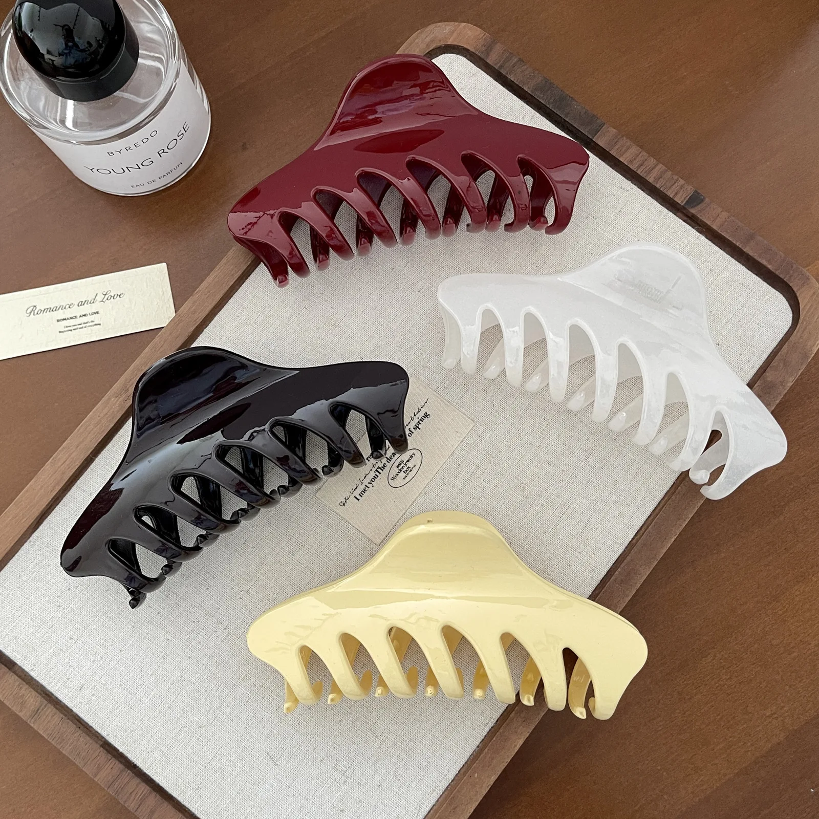 pointed keel hairpin, high-end large hairpin, disc hair, shark clip, female grab clip hair accessories
pointed keel hairpin, high-end large hairpin, disc hair, shark clip, female grab clip hair accessories