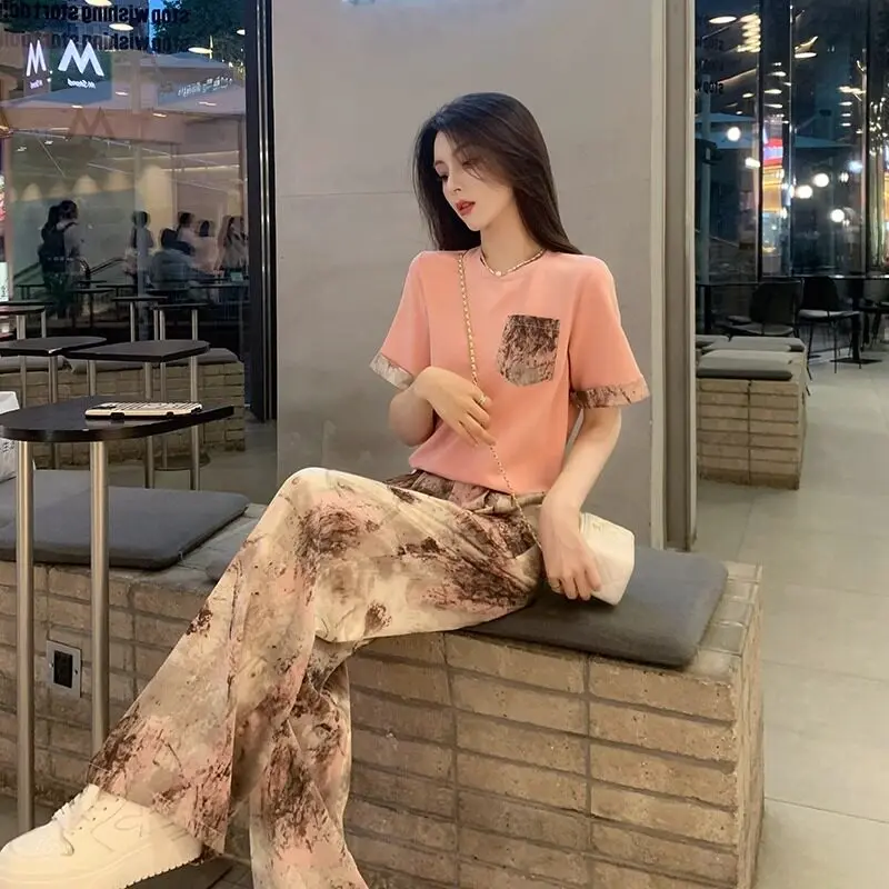 Summer Set Women's New Korean Style High-End Sporty Casual Age-Defying Trendy Short Sleeve Wide Leg Pants Two-Piece Set
Summer Set Women's New Korean Style High-End Sporty Casual Age-Defying Trendy Short Sleeve Wide Leg Pants Two-Piece Set