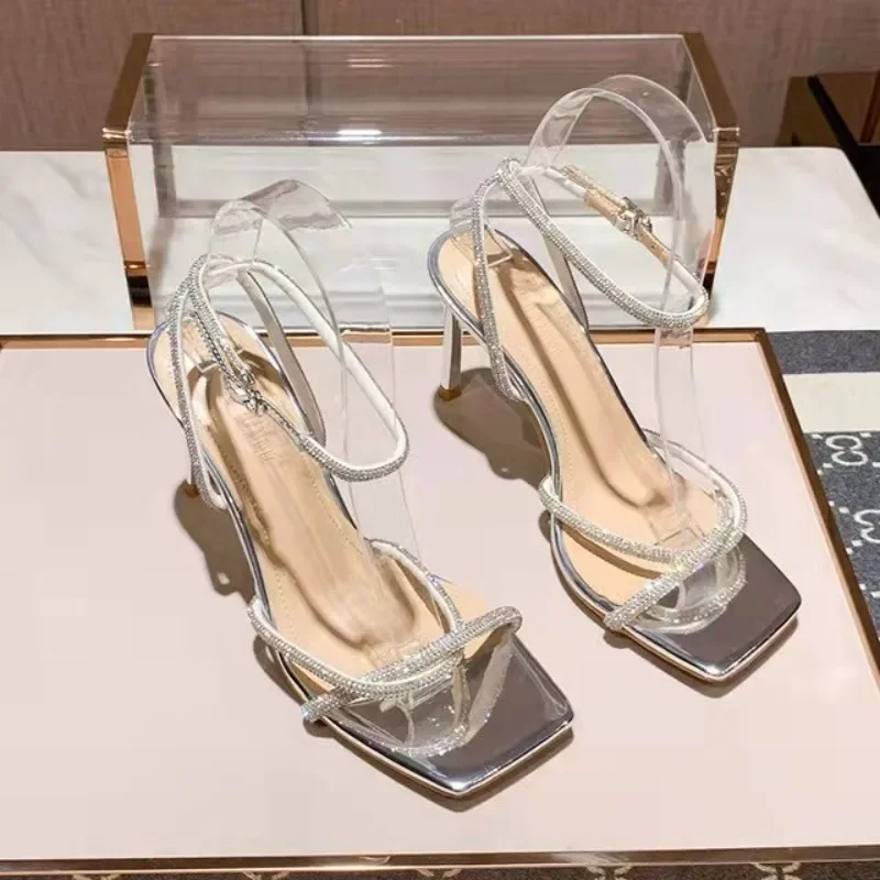 New Fashion High Heels Women's Diamond Chain Slippers Sun Flower Rhinestone Word with Square Head Women's Sandals Plus Size 43
New Fashion High Heels Women's Diamond Chain Slippers Sun Flower Rhinestone Word with Square Head Women's Sandals Plus Size 43