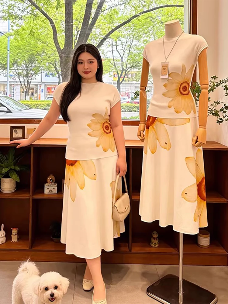 Large Size Printed round Neck Short Sleeve T-Shirt And Slimming Half Skirt Two Piece Set Casual Comfortable Summer Outfit
Large Size Printed round Neck Short Sleeve T-Shirt And Slimming Half Skirt Two Piece Set Casual Comfortable Summer Outfit