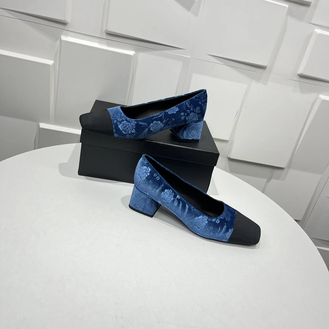 New women's wedge heel shoes, made of knitted fabric with sheepskin lining, available in sizes 34-42
New women's wedge heel shoes, made of knitted fabric with sheepskin lining, available in sizes 34-42