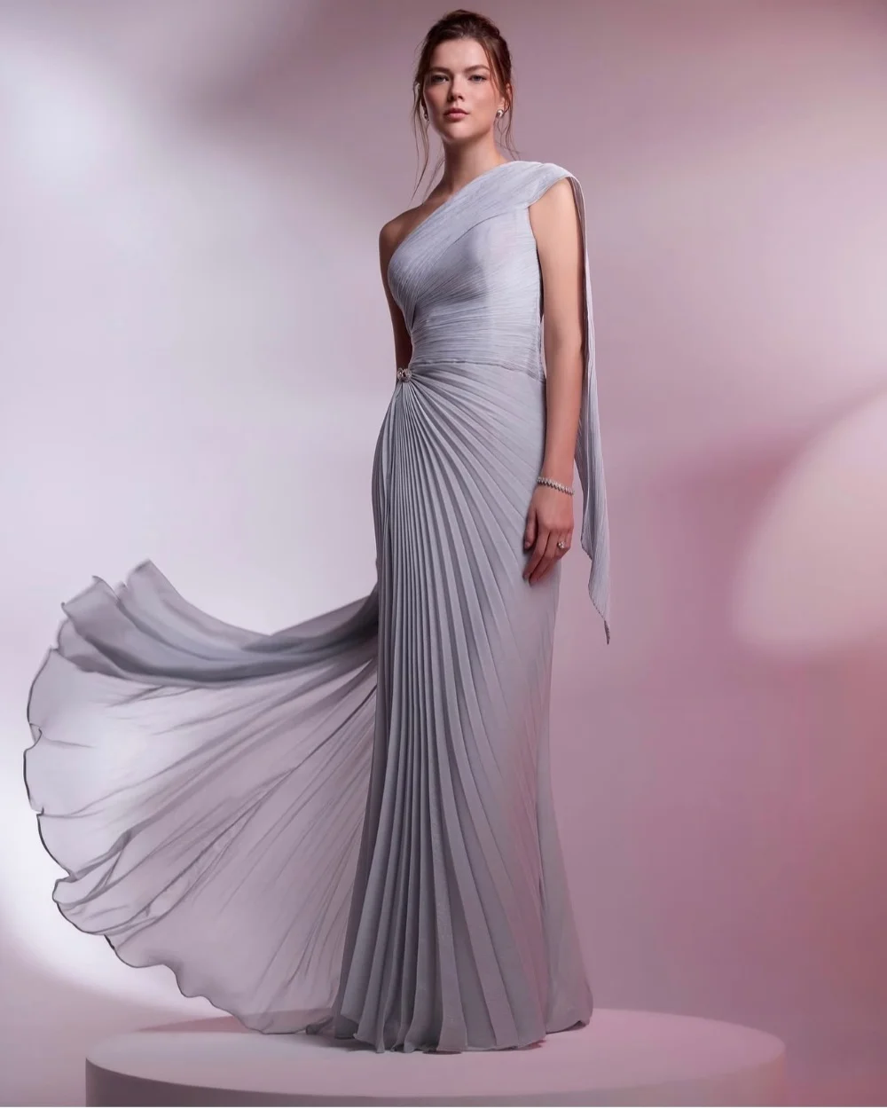 Customized Fashion Casual Chiffon Pleat Ruched Draped Straight One-shoulder Long Dresses Evening Dresses Exquisite for Woman
Customized Fashion Casual Chiffon Pleat Ruched Draped Straight One-shoulder Long Dresses Evening Dresses Exquisite for Woman