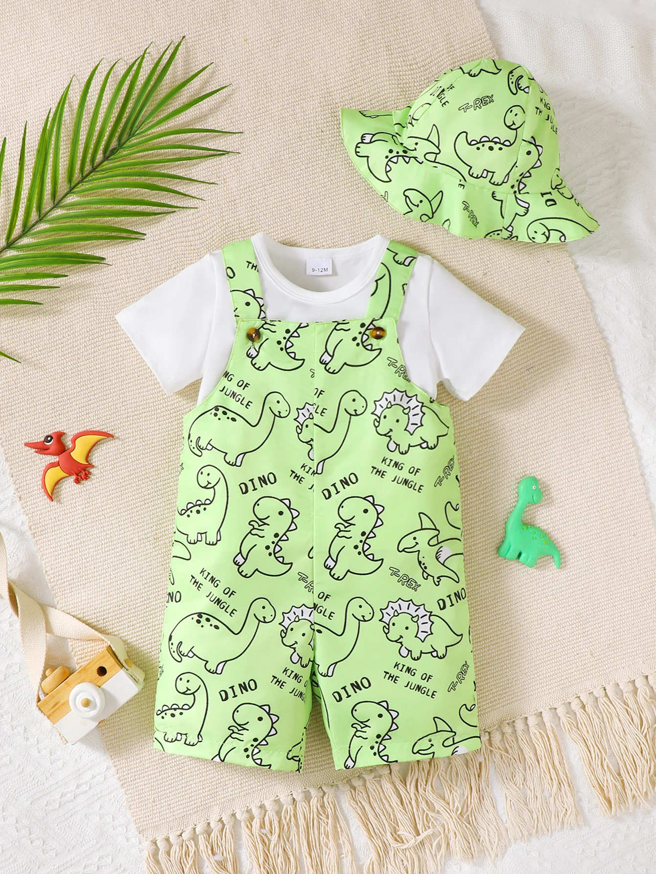 Summer 0-3 Years Old Infant Baby Boys Short-Sleeved T-Shirt And Dinosaur Print Strap jumpsuit With Hat
Summer 0-3 Years Old Infant Baby Boys Short-Sleeved T-Shirt And Dinosaur Print Strap jumpsuit With Hat