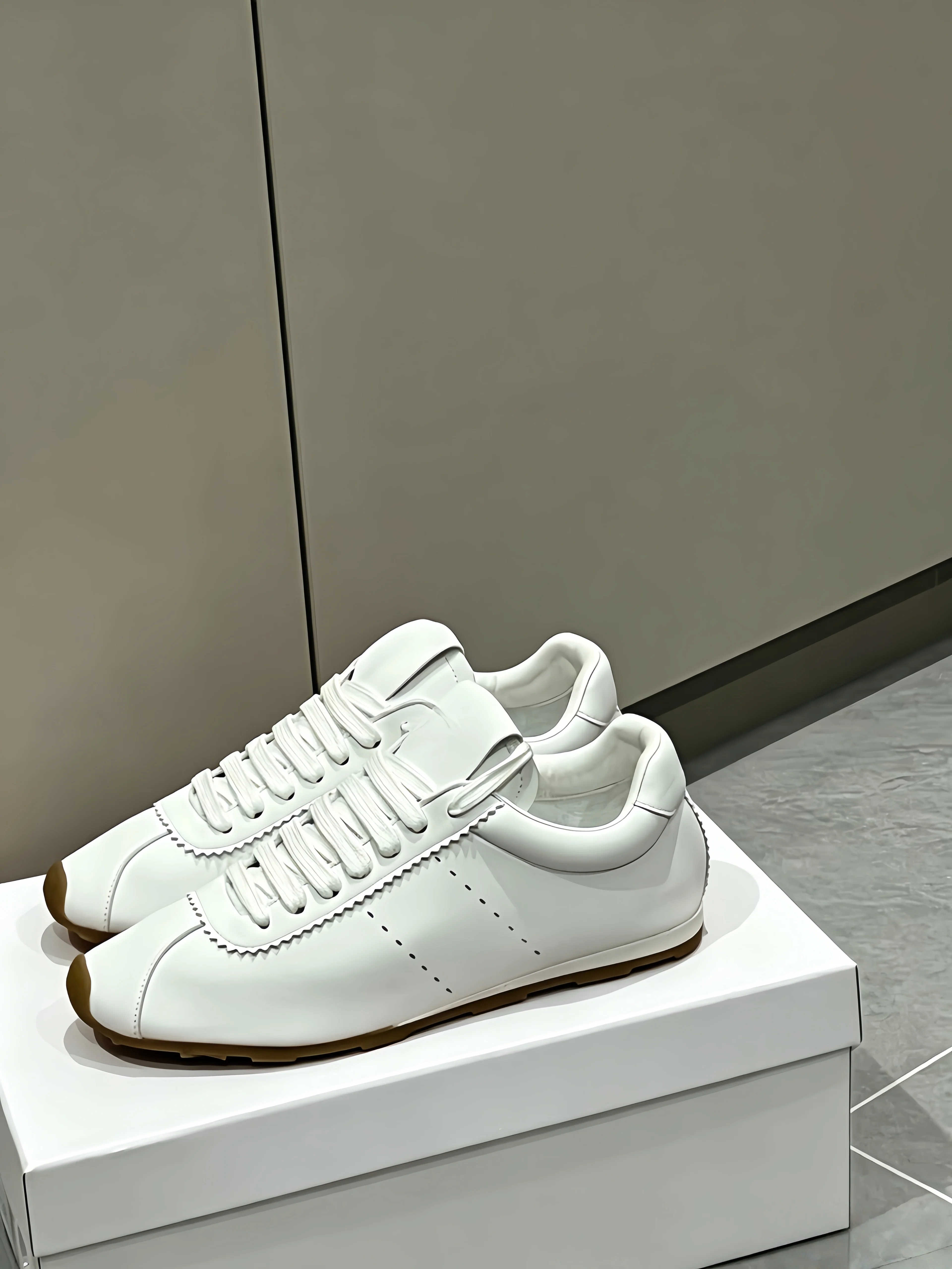 Hot-selling Retro Cornetto Shoes Low-top Athletic Shoes German Training Shoes Classic and Versatile Casual Shoes Unisex Style
Hot-selling Retro Cornetto Shoes Low-top Athletic Shoes German Training Shoes Classic and Versatile Casual Shoes Unisex Style