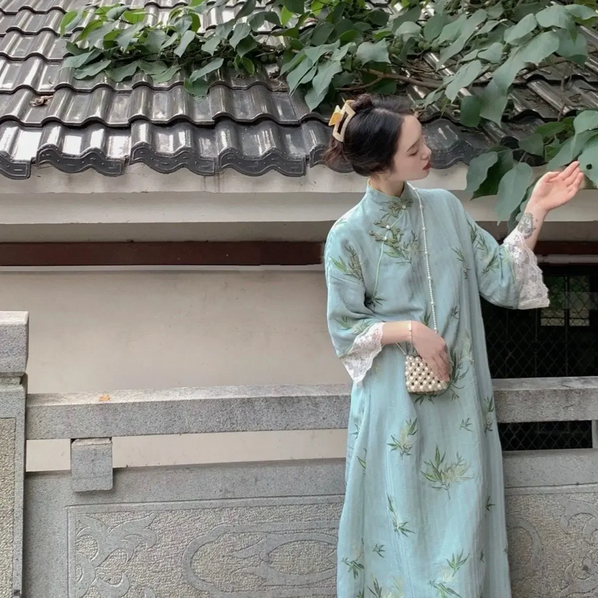 Improved Modern Green Stand Collar Bamboo Printed Lace Sleeves Cheongsam Dress Women Autumn Ethnic Style Evening Dress Qipao
Improved Modern Green Stand Collar Bamboo Printed Lace Sleeves Cheongsam Dress Women Autumn Ethnic Style Evening Dress Qipao