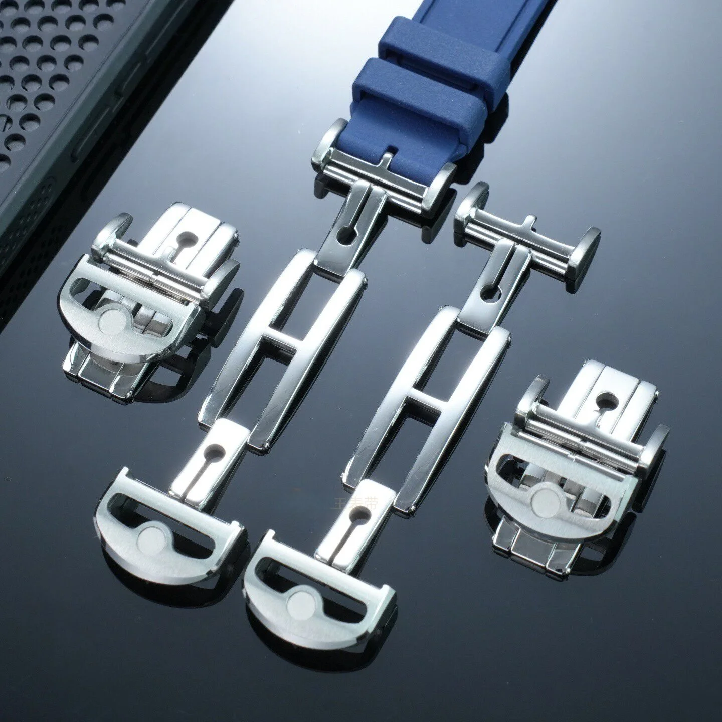 Universal stainless steel butterfly buckle double button watch accessory watch buckle silver stainless steel folding buckle 18mm
Universal stainless steel butterfly buckle double button watch accessory watch buckle silver stainless steel folding buckle 18mm