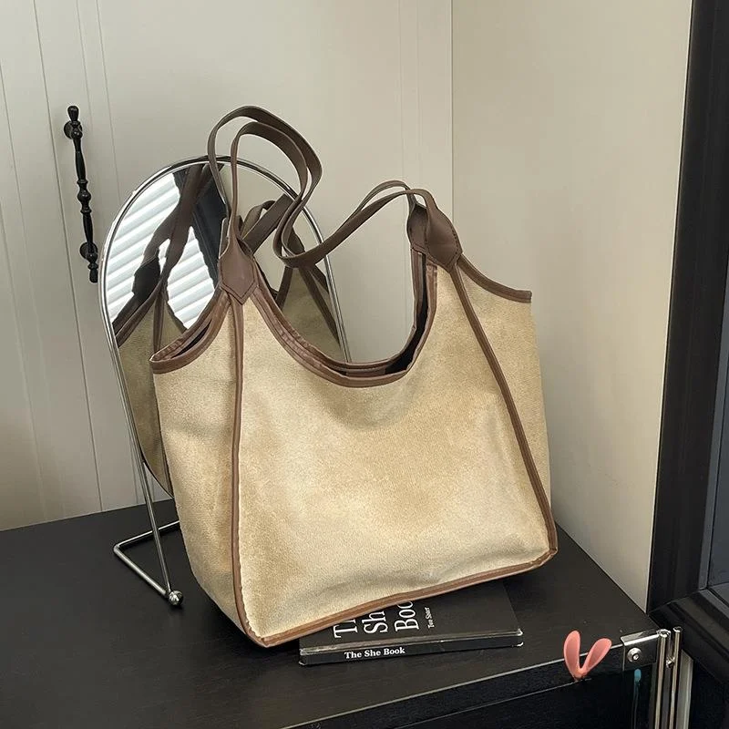 Женская сумка-тоут на плечо большой вместимости, осенняя новинка, повседневная, простая, с магнитной застежкой
Женская сумка-тоут на плечо большой вместимости, осенняя новинка, повседневная, простая, с магнитной застежкой