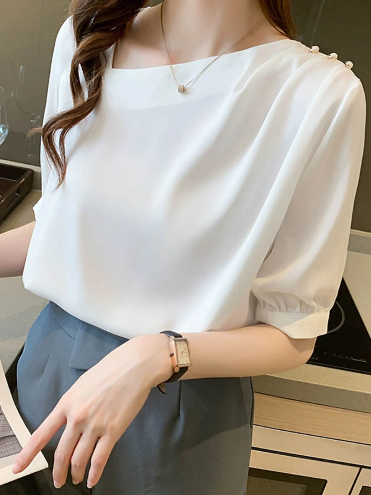 White Satin Women's Shirt Summer Thin Loose Short Sleeve Asymmetrical Collar Slimming Versatile Fashionable Korean Style Top
White Satin Women's Shirt Summer Thin Loose Short Sleeve Asymmetrical Collar Slimming Versatile Fashionable Korean Style Top