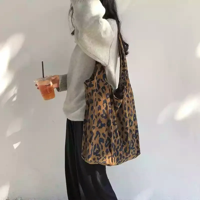 Fashion Leopard Canvas Bags for Women Casual Magnetic Buckle Corduroy Shoulder Crossbody Bag Student Large Capacity Handbag
Fashion Leopard Canvas Bags for Women Casual Magnetic Buckle Corduroy Shoulder Crossbody Bag Student Large Capacity Handbag