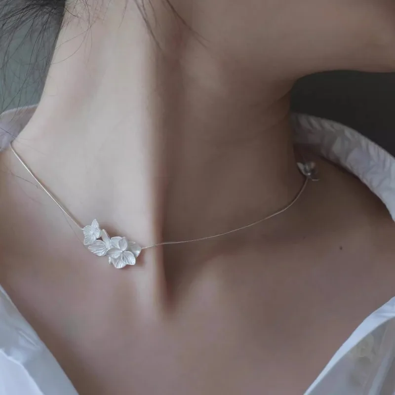 S925 Sterling Silver Charming Gardenia Petal Plant Pendant Necklaces for Women Fine Jewelry Light Luxury Minimalist Accessories
S925 Sterling Silver Charming Gardenia Petal Plant Pendant Necklaces for Women Fine Jewelry Light Luxury Minimalist Accessories