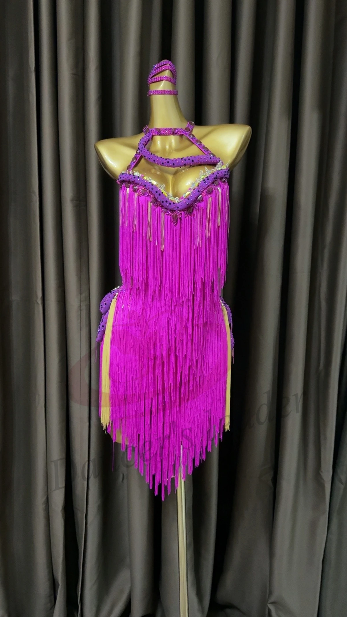 Latin Dance Adult Children's Dress AB Diamond High-End Custom Multi-Layer Tassel Hanging Neck Dress Tango Women's Clothing
Latin Dance Adult Children's Dress AB Diamond High-End Custom Multi-Layer Tassel Hanging Neck Dress Tango Women's Clothing