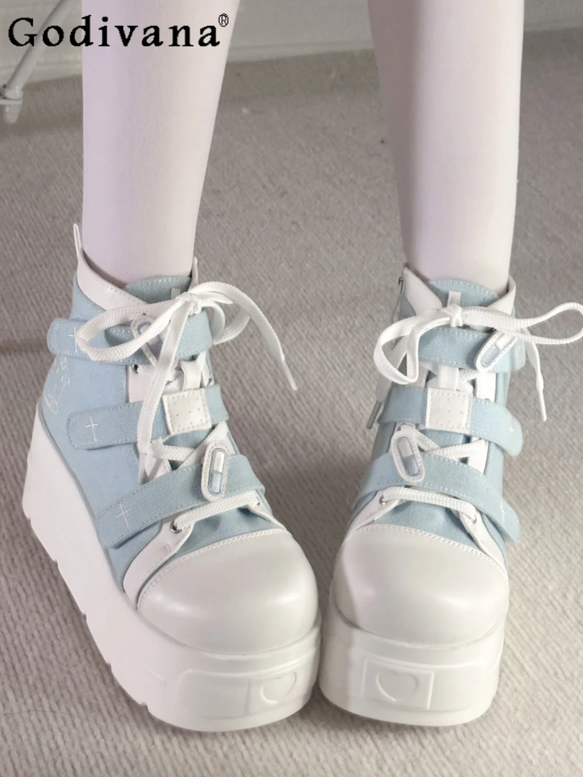 Y2k Subculture Japanese Original Sweet and Cool Girl Platform Cake Canvas Shoes Round Head Student Daily Versatile Short Boots
Y2k Subculture Japanese Original Sweet and Cool Girl Platform Cake Canvas Shoes Round Head Student Daily Versatile Short Boots