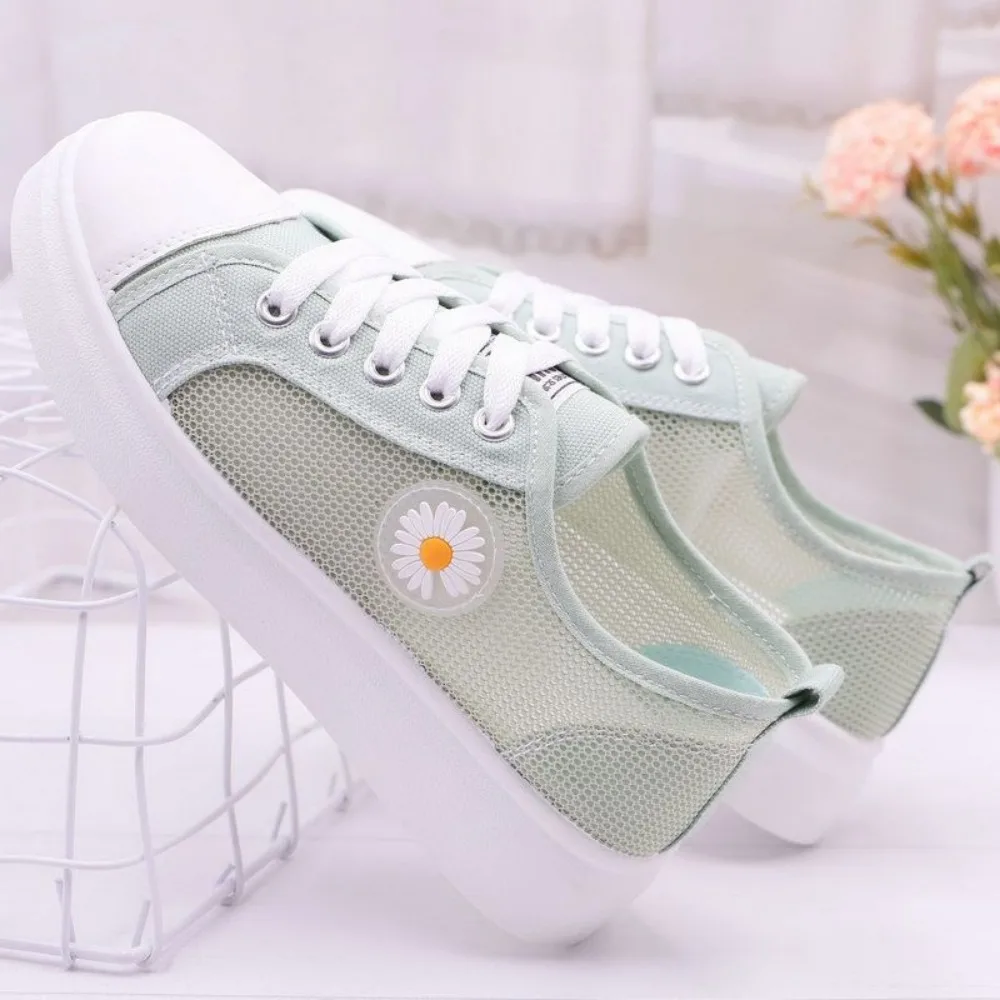 Новый стиль, женские парусиновые кроссовки, корейская модная школьная обувь, универсальная обувь с кружевной сеткой, маленькая ромашка с вышивкой, Zapatillas Mujer
Новый стиль, женские парусиновые кроссовки, корейская модная школьная обувь, универсальная обувь с кружевной сеткой, маленькая ромашка с вышивкой, Zapatillas Mujer