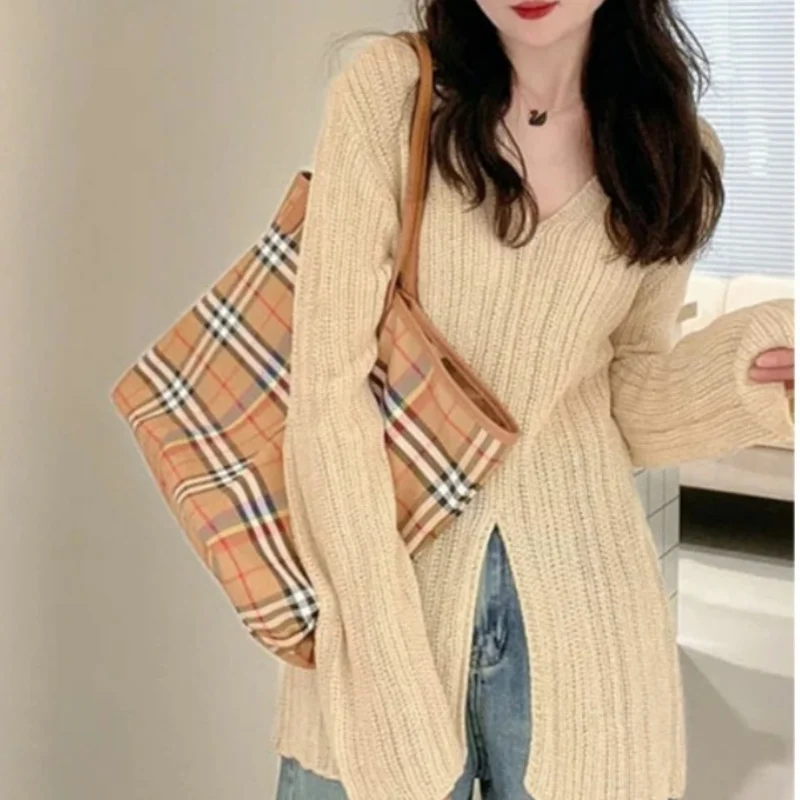 Корейский элегантный повседневный женский пуловер, трикотаж, модный женский вязаный топ с v-образным вырезом, осенний облегающий свитер с длинными рукавами
Корейский элегантный повседневный женский пуловер, трикотаж, модный женский вязаный топ с v-образным вырезом, осенний облегающий свитер с длинными рукавами