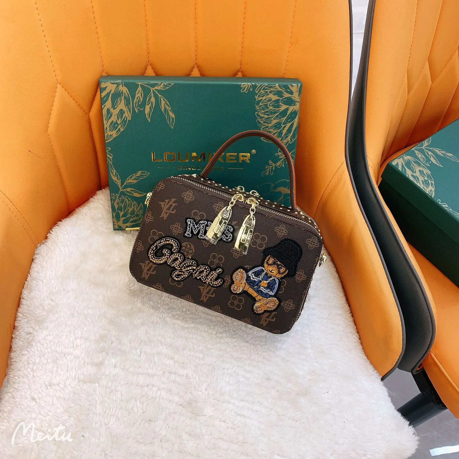 Elegant And Classic Leather Crossbody Bag For Ladies By Famous Designer Luxury Brand Women's Shoulder Style 
Elegant And Classic Leather Crossbody Bag For Ladies By Famous Designer Luxury Brand Women's Shoulder Style