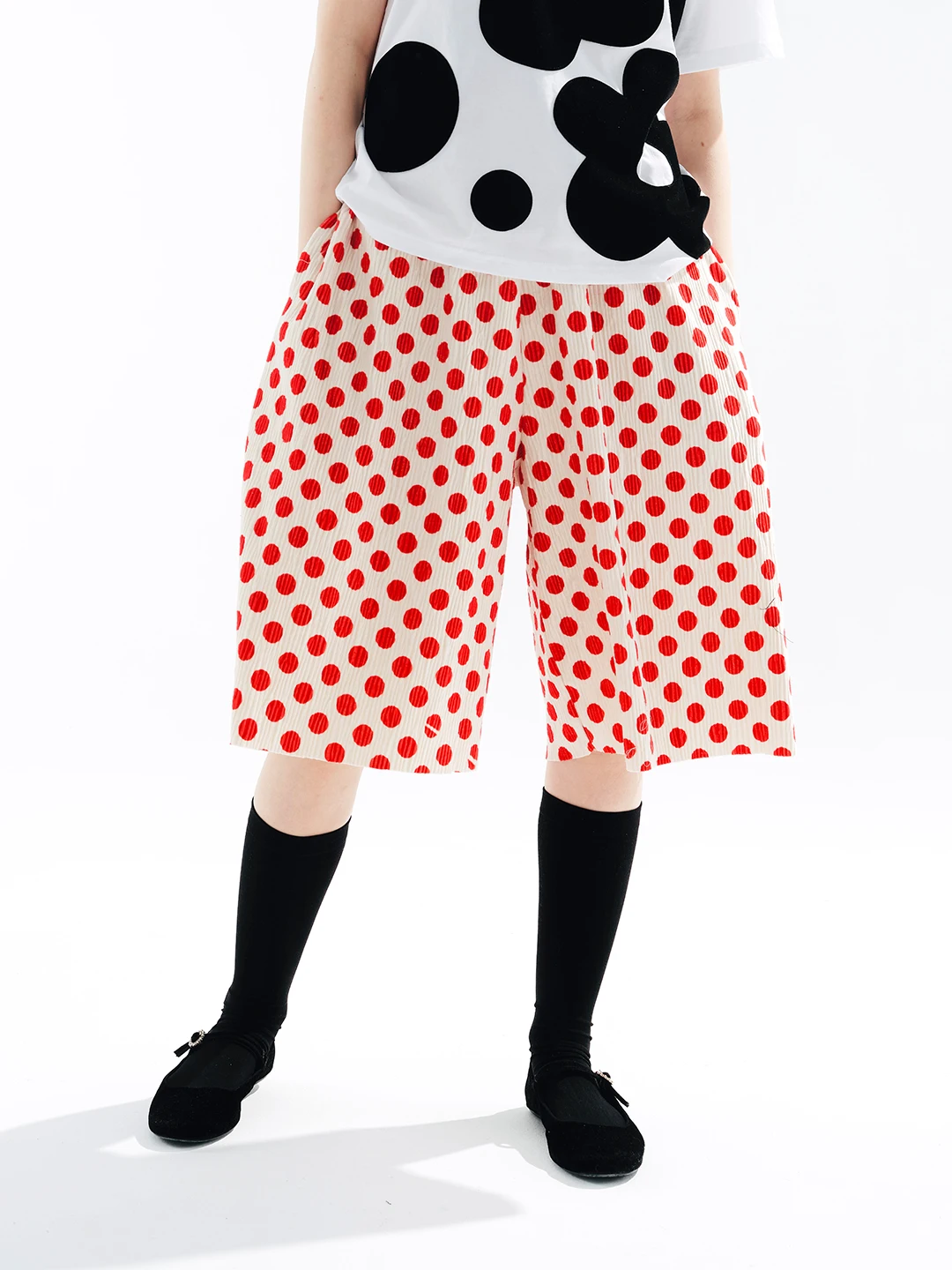 imakokoni original summer style niche red wave point five point pants straight leg pants women shorts casual pants 234079
imakokoni original summer style niche red wave point five point pants straight leg pants women shorts casual pants 234079
