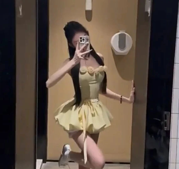 Французское милое трехмерное короткое платье в клетку с высокой талией и бретельками для женщин с дизайнерской пышной юбкой Sense Bud Base 
Французское милое трехмерное короткое платье в клетку с высокой талией и бретельками для женщин с дизайнерской пышной юбкой Sense Bud Base