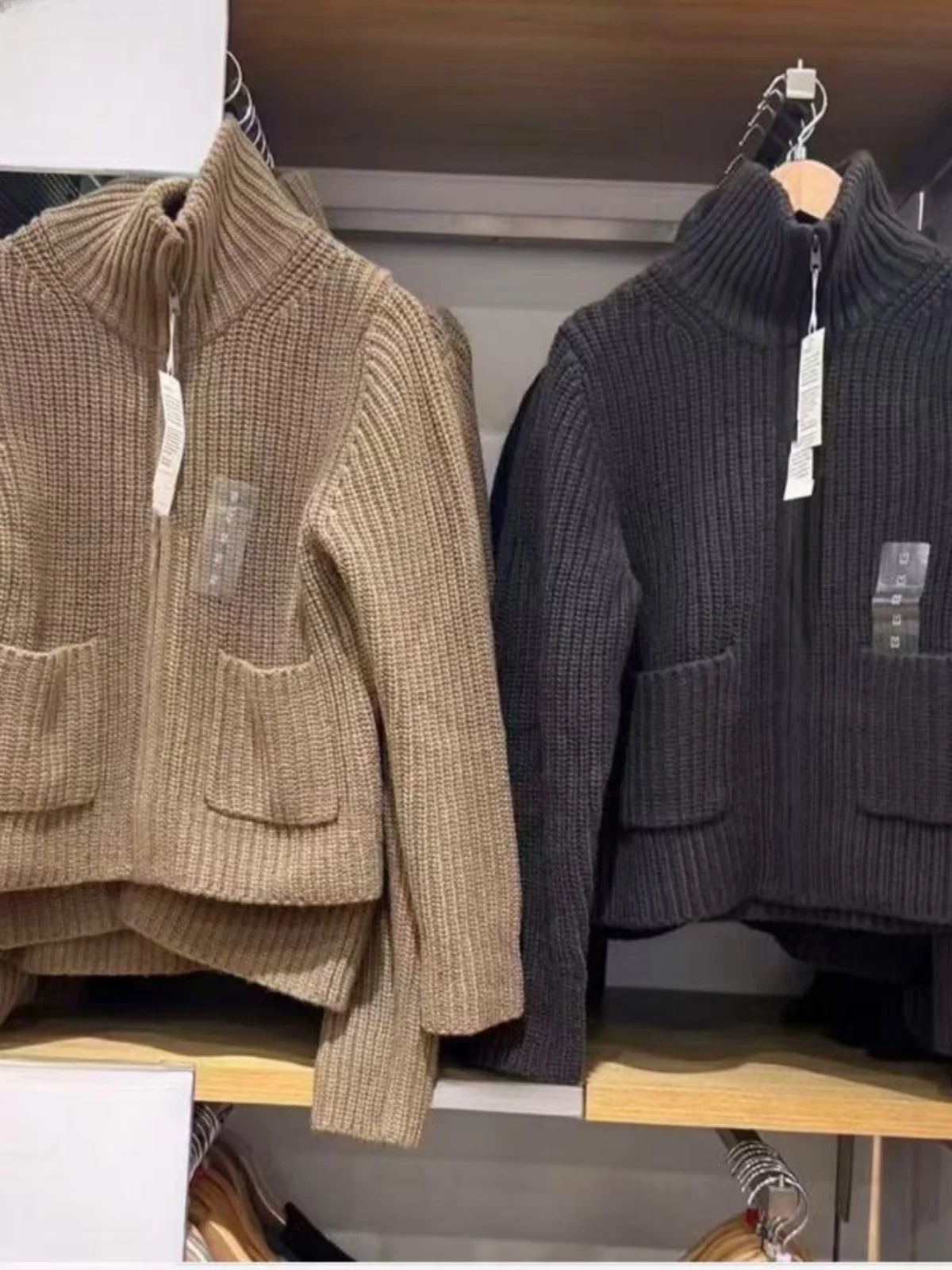 Новый осенне-зимний женский кардиган из мягкой шерстяной смеси на молнии, вязаный, модный, удобный, с длинными рукавами, верхняя одежда
Новый осенне-зимний женский кардиган из мягкой шерстяной смеси на молнии, вязаный, модный, удобный, с длинными рукавами, верхняя одежда