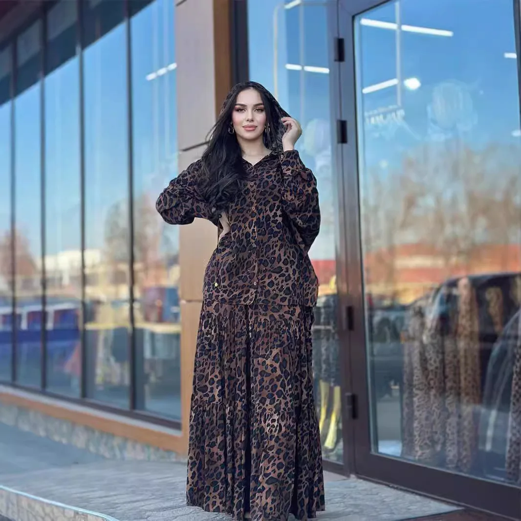 202Spot Middle East Cross border Women's Fashion Leisure Set Leopard print hooded long sleeved shirt pleated patchwork skirt set
202Spot Middle East Cross border Women's Fashion Leisure Set Leopard print hooded long sleeved shirt pleated patchwork skirt set