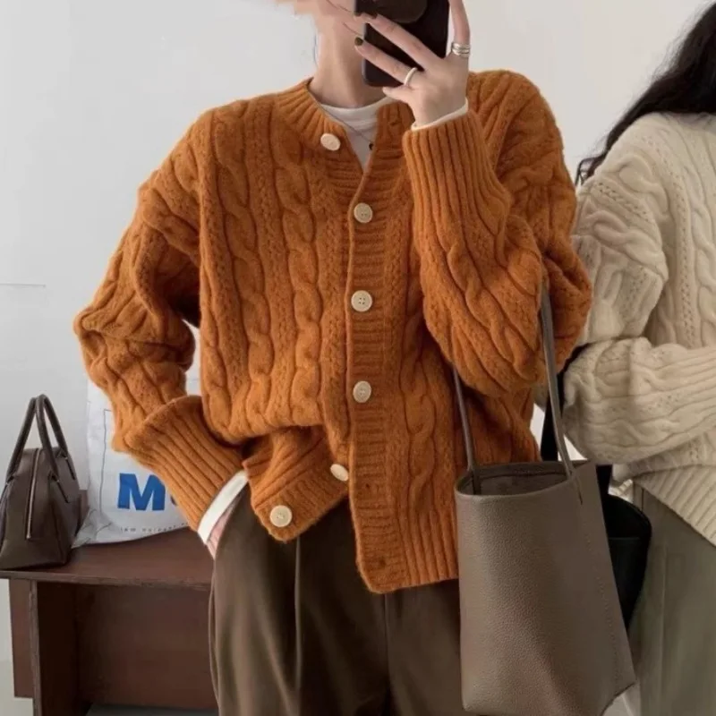Vintage Crewneck Twist Flower Knit Cardigan, Women's New Autumn and Winter Fashion Solid Color Single-breasted Knitted Sweater
Vintage Crewneck Twist Flower Knit Cardigan, Women's New Autumn and Winter Fashion Solid Color Single-breasted Knitted Sweater