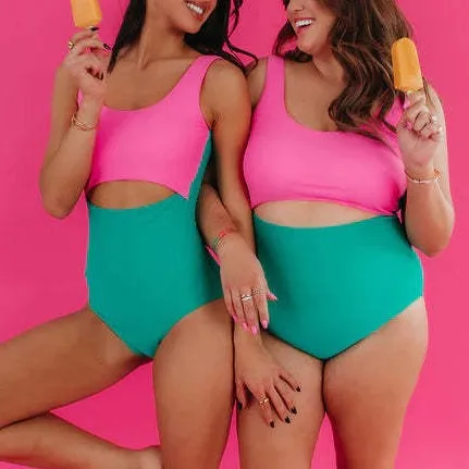 One-piece swimsuit sports competitive women's swimsuit splicing large-size bikini fashion simple luxury temperament elegant high
One-piece swimsuit sports competitive women's swimsuit splicing large-size bikini fashion simple luxury temperament elegant high