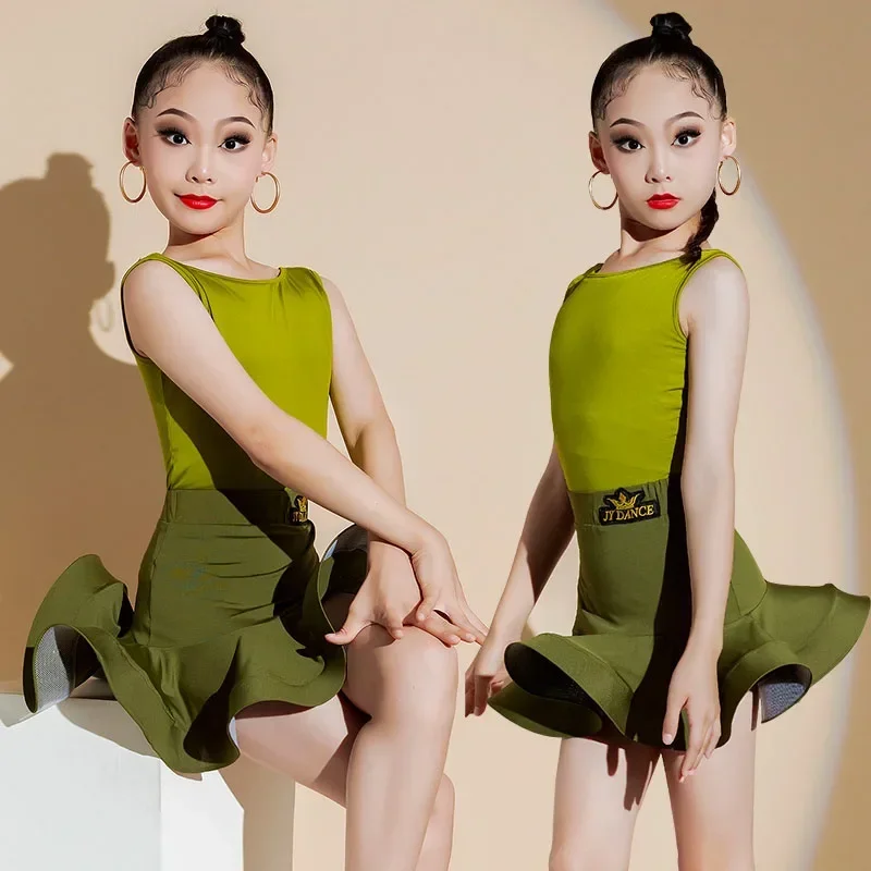 Latin dance outfit for girls, autumn and winter haute couture, new competition dance training suit, fishbone skirt, Latin split
Latin dance outfit for girls, autumn and winter haute couture, new competition dance training suit, fishbone skirt, Latin split