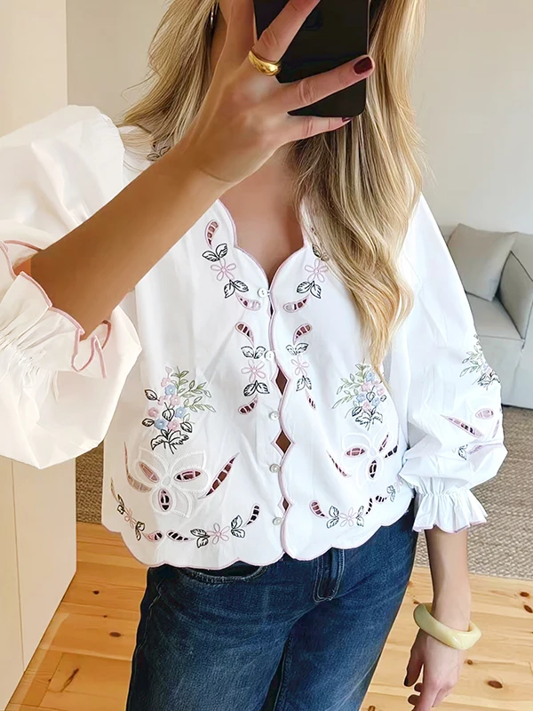 Elegant Madras Hollow Embroidery V-neck Cuff Bell Sleeve Shirt French Style Straight Cut Long Sleeve Breathable Cotton Women'...
Elegant Madras Hollow Embroidery V-neck Cuff Bell Sleeve Shirt French Style Straight Cut Long Sleeve Breathable Cotton Women'...
