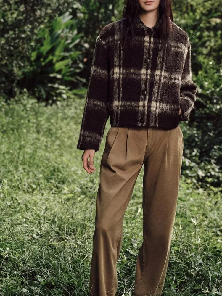 European and American style autumn new fashion trend women's retro loose casual lapel long sleeve plaid jacket
European and American style autumn new fashion trend women's retro loose casual lapel long sleeve plaid jacket