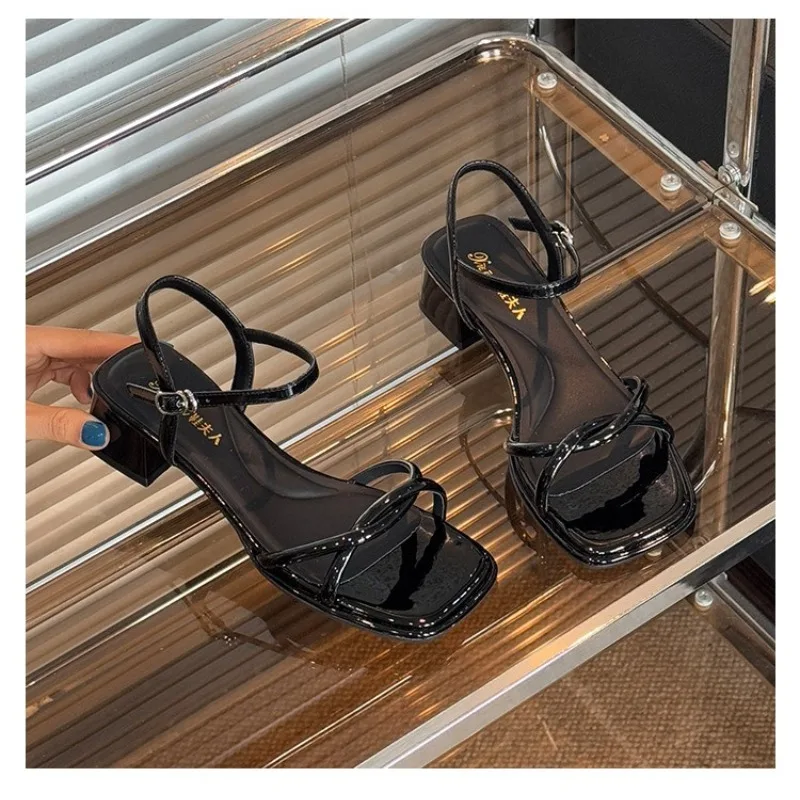4.5cm High Heels 2026 Summer New Open-toed Square Head Chunky High Heels Fashion One-line Belt Midheel Sandals Women's Shoes
4.5cm High Heels 2026 Summer New Open-toed Square Head Chunky High Heels Fashion One-line Belt Midheel Sandals Women's Shoes