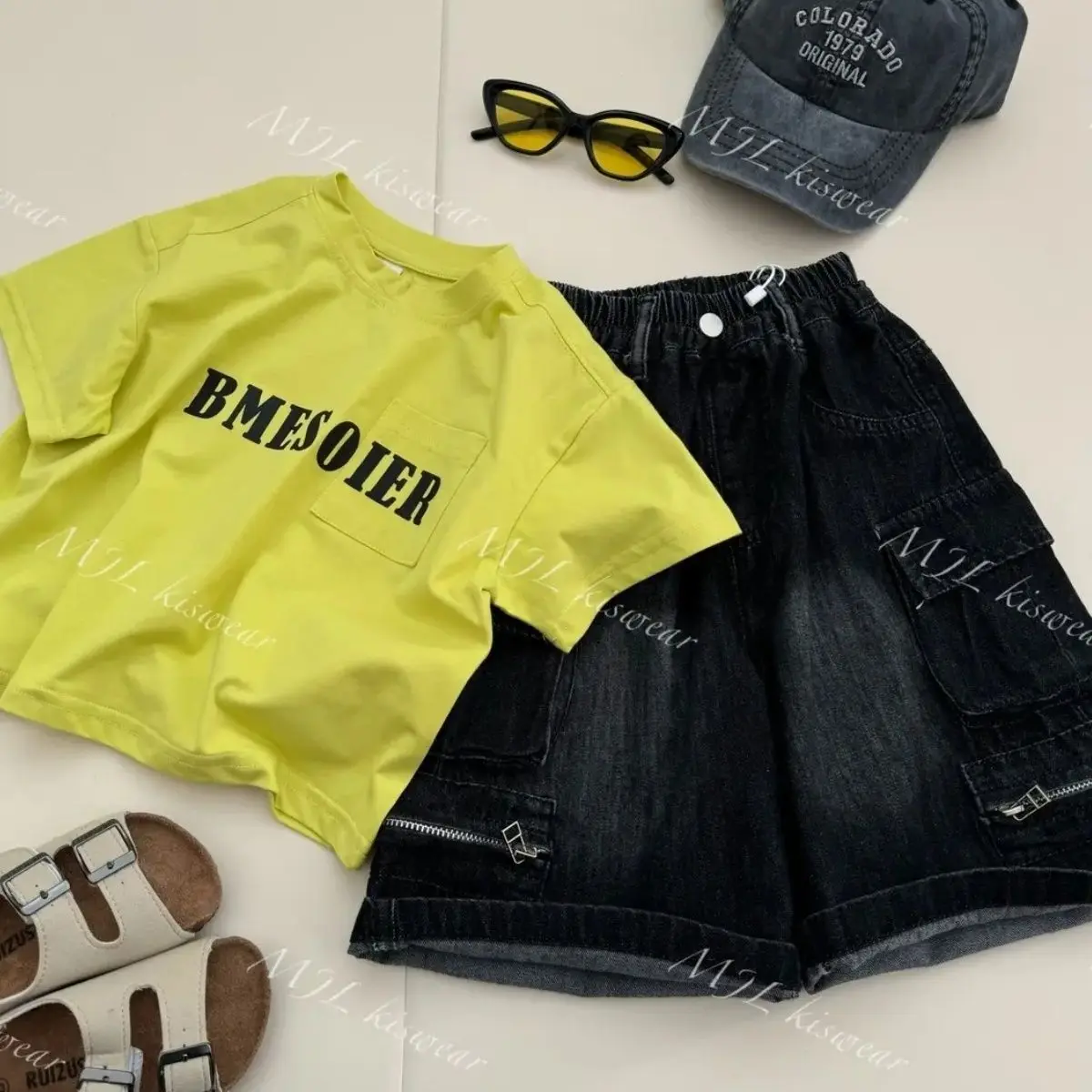 Korean New Kids Boy Summer Clothes New Short Sleeved Green T-shirt Round Neck Pullover+Denim Shorts 2Pcs Set Children's Costume
Korean New Kids Boy Summer Clothes New Short Sleeved Green T-shirt Round Neck Pullover+Denim Shorts 2Pcs Set Children's Costume