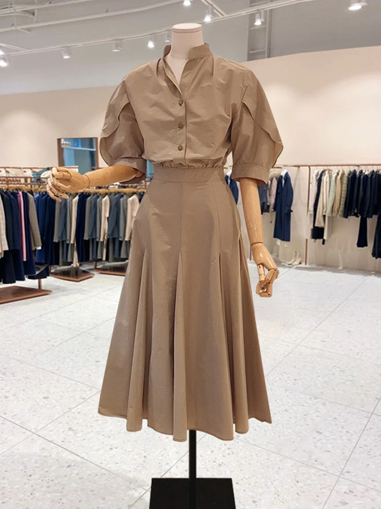 Модное летнее платье 2025 года: новинка, элегантное платье с воротником-стойкой, рукавами-фонариками, завышенной талией и юбкой А-силуэта, женская одежда
Модное летнее платье 2025 года: новинка, элегантное платье с воротником-стойкой, рукавами-фонариками, завышенной талией и юбкой А-силуэта, женская одежда