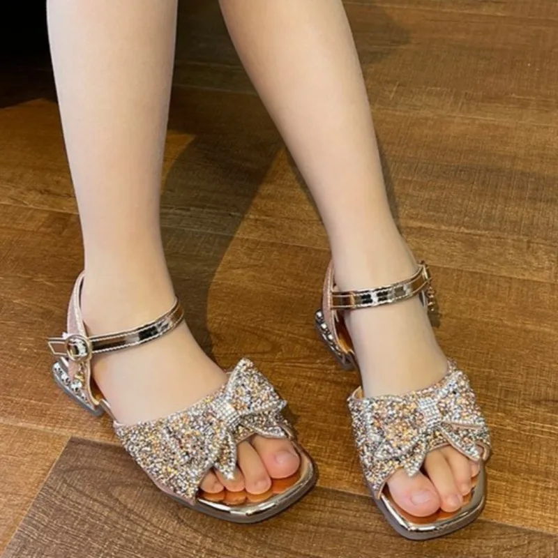 2026 New Korean Style Girls Summer Sandals Rhinestone Bow Princess Crystal Shoes
2026 New Korean Style Girls Summer Sandals Rhinestone Bow Princess Crystal Shoes