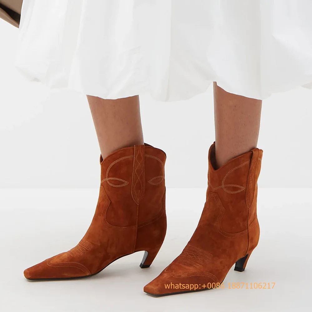 Women's Embroidered Western Ankle Boots 2024 Autumn Winter Retro Square Toe Kitten Heel Street Black/brown Chelsea Casual Boots
Women's Embroidered Western Ankle Boots 2024 Autumn Winter Retro Square Toe Kitten Heel Street Black/brown Chelsea Casual Boots