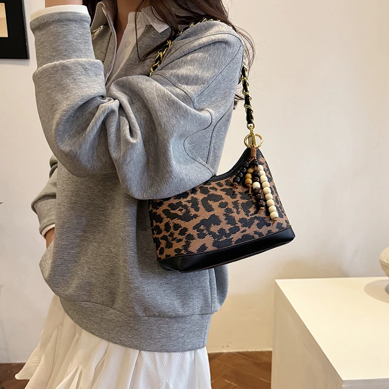 Chic Ladies Leather Crossbody Bag Women's Designer Shoulder Handbag Elegant Tote Luxury Brand Durable Trendy Everyday Bag
Chic Ladies Leather Crossbody Bag Women's Designer Shoulder Handbag Elegant Tote Luxury Brand Durable Trendy Everyday Bag