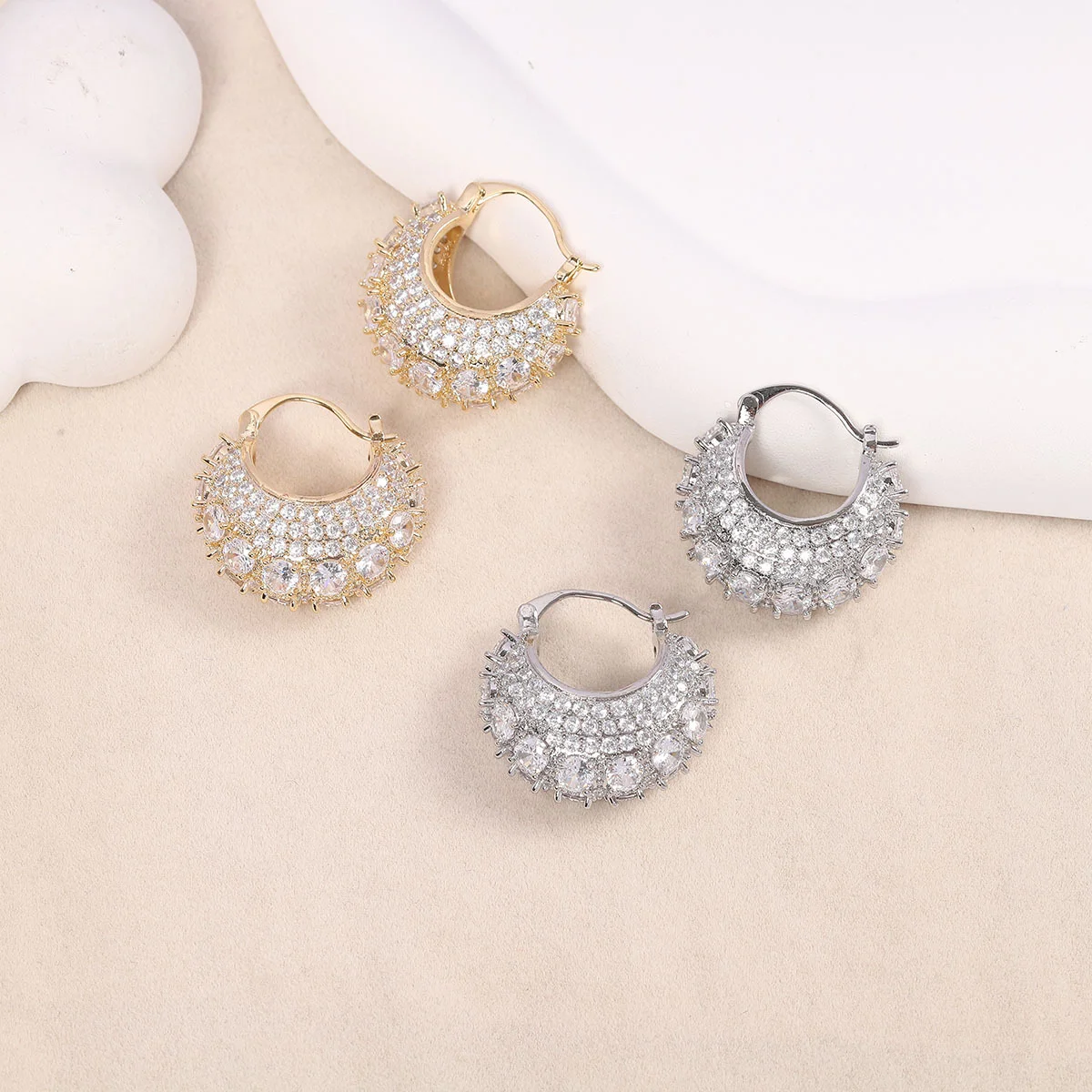 925 Silver Needle Luxury Pave Zircon Huggie Hoop Earrings, Elegant Daily Wear Statement Jewelry Gift for Women
925 Silver Needle Luxury Pave Zircon Huggie Hoop Earrings, Elegant Daily Wear Statement Jewelry Gift for Women