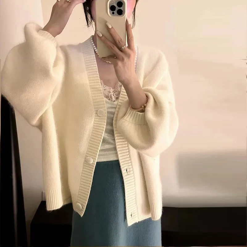 Korean retro lazy style high-end knitted cardigan women's spring new loose casual versatile sweater jacket
Korean retro lazy style high-end knitted cardigan women's spring new loose casual versatile sweater jacket