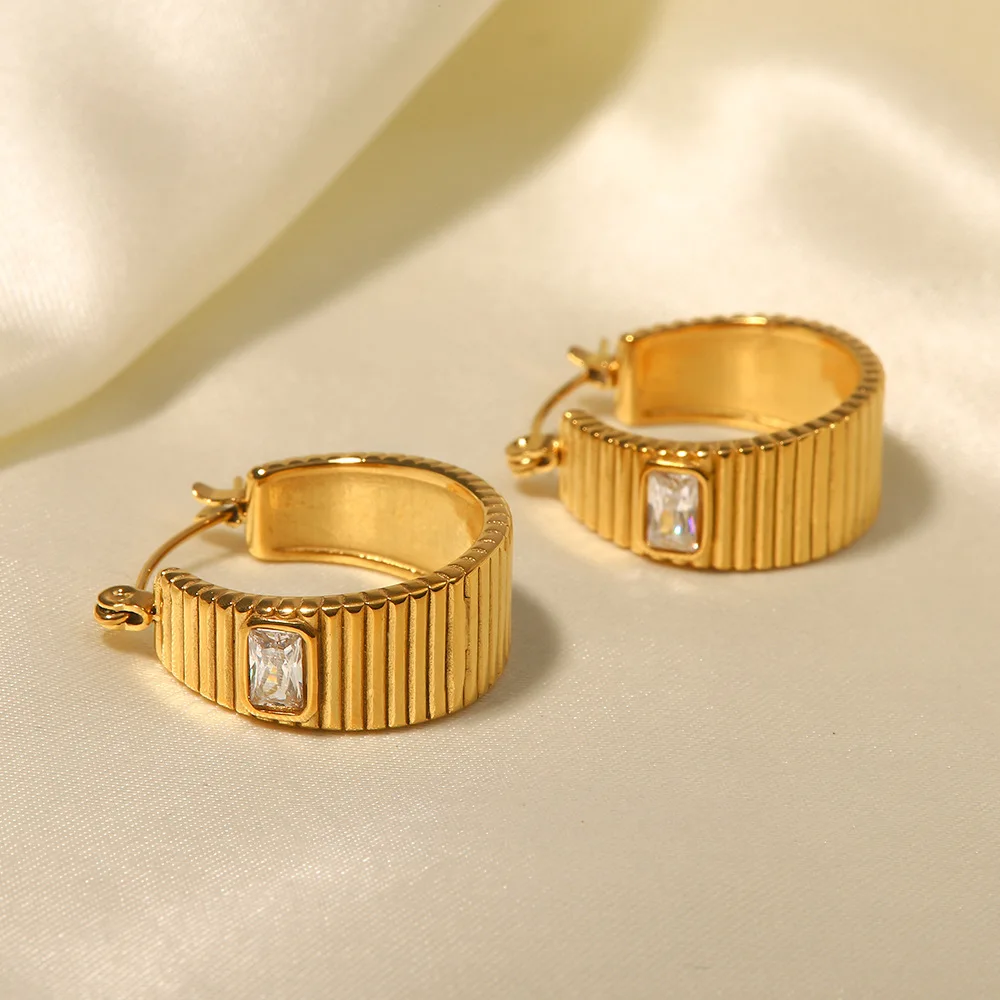 Inlaid Square White Zirconia Rib Earrings Fashionable and Versatile Jewelry
Inlaid Square White Zirconia Rib Earrings Fashionable and Versatile Jewelry