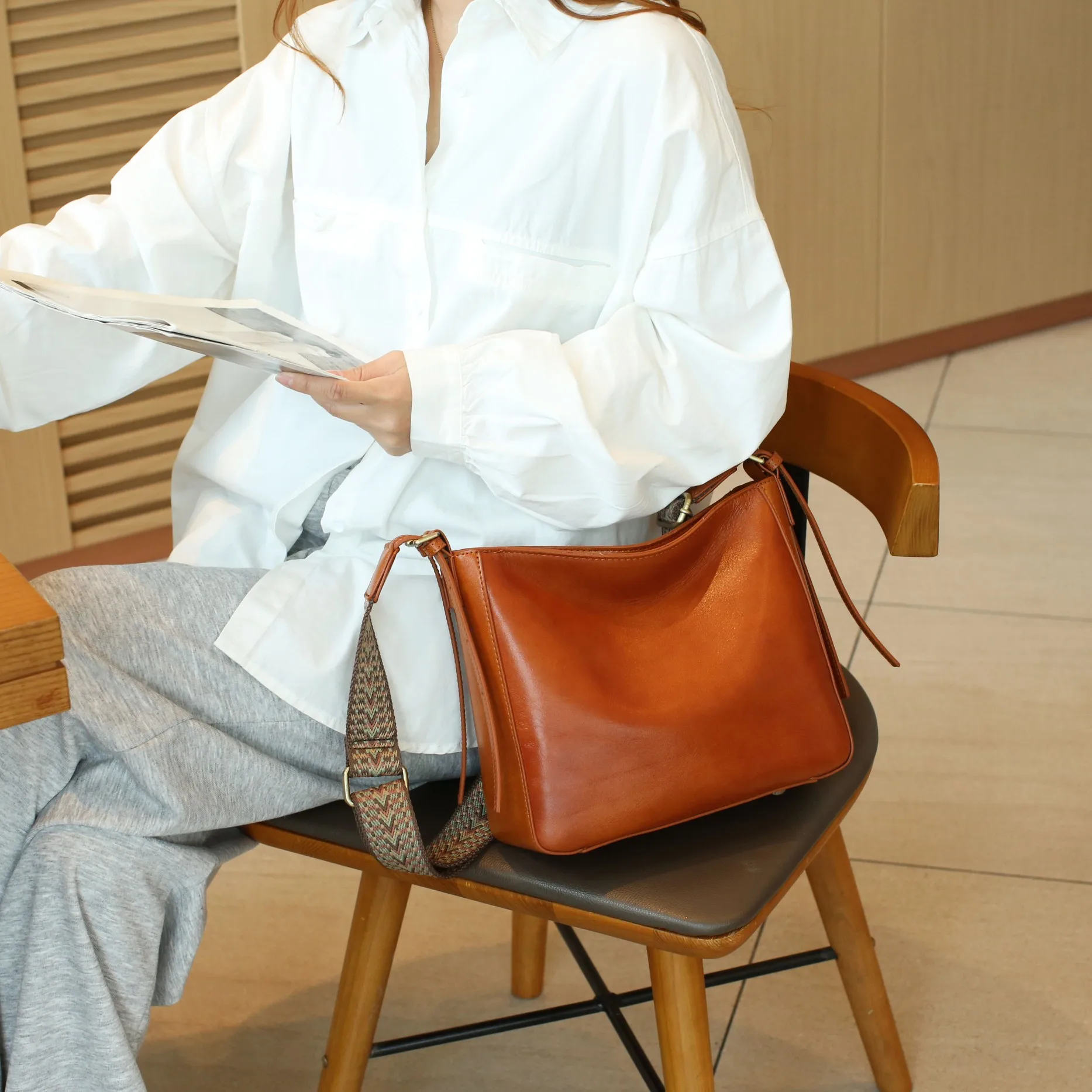 New Arrival Large Capaci Menger Bag Tote Bag Cowhide Leather Armpit oulder Crossbody Women's Bag Retro Sle Doctor Bag
New Arrival Large Capaci Menger Bag Tote Bag Cowhide Leather Armpit oulder Crossbody Women's Bag Retro Sle Doctor Bag