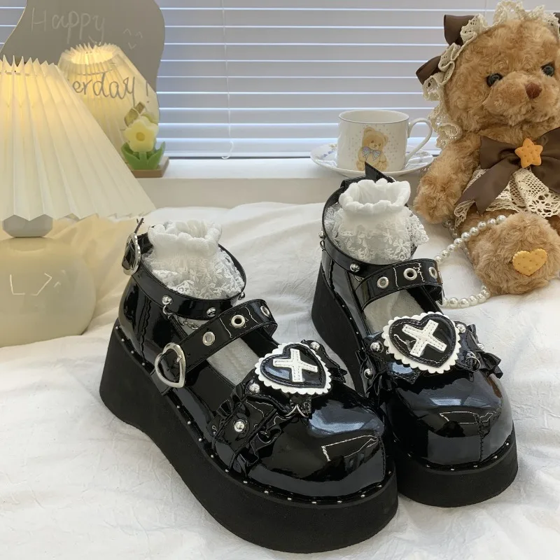 Женские туфли в стиле «лолита», черные туфли мэри джейн из лакированной кожи на массивной платформе, в готическом стиле, Y2K, сезон 2024
Женские туфли в стиле «лолита», черные туфли мэри джейн из лакированной кожи на массивной платформе, в готическом стиле, Y2K, сезон 2024