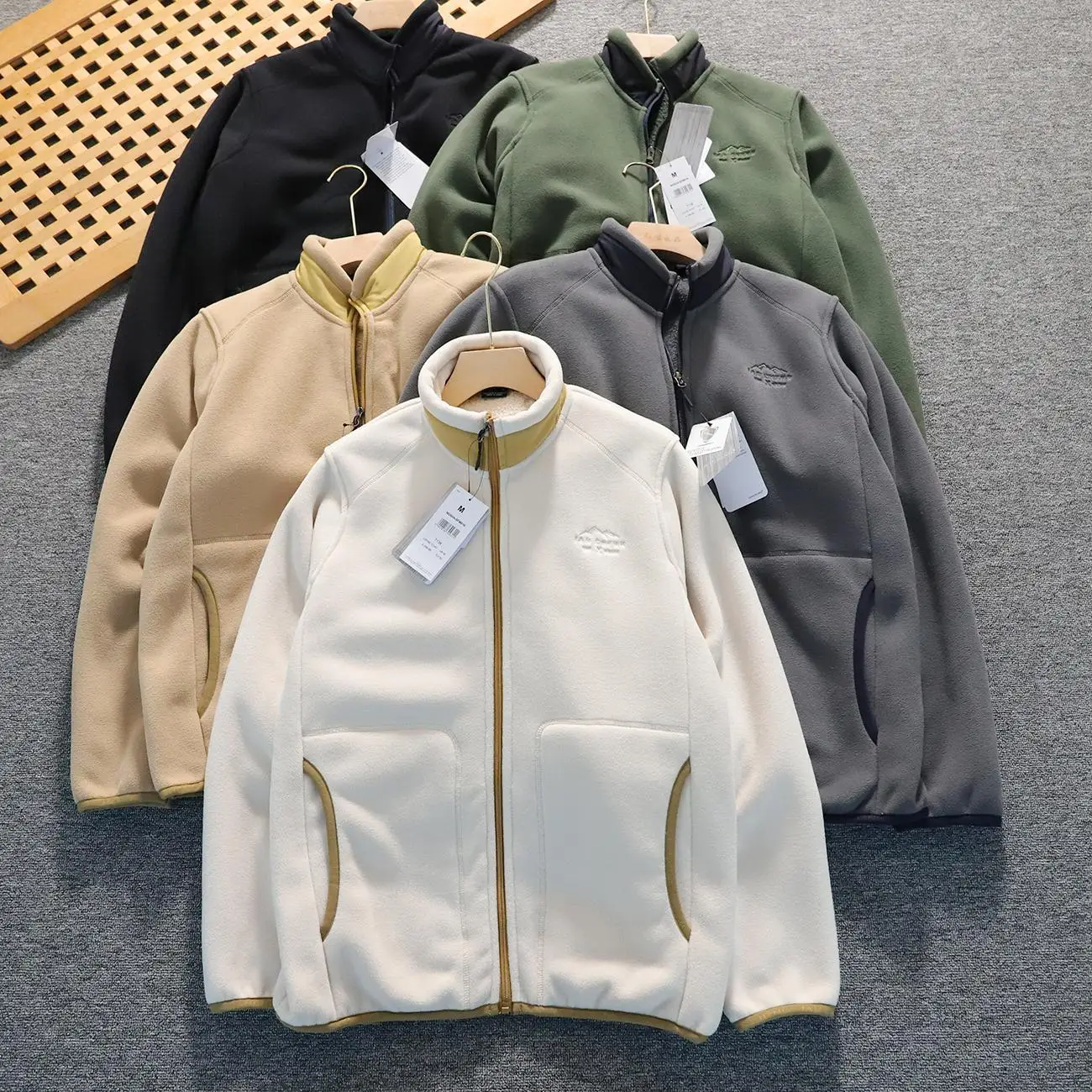 Embroidery Versatile Men's Jackets Autumn Winter Couple Solid Color Stand Collar Long Sleeve Casual Loose Simple Daily Cozy Coat
Embroidery Versatile Men's Jackets Autumn Winter Couple Solid Color Stand Collar Long Sleeve Casual Loose Simple Daily Cozy Coat