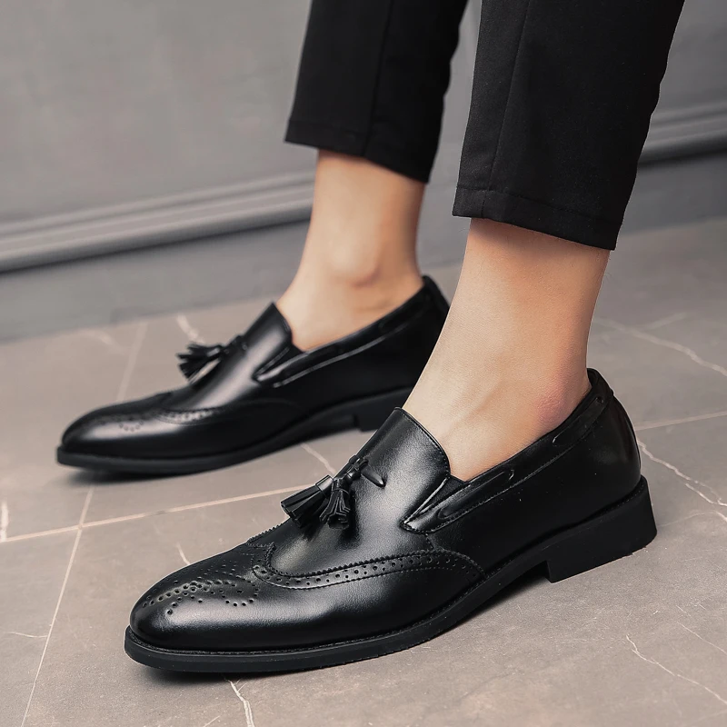 Spring Men's Breathable Carved Tassel Low Heel Loafers British Style Men Comfortable Soft Sole Pointed Toe Casual Leather Shoes
Spring Men's Breathable Carved Tassel Low Heel Loafers British Style Men Comfortable Soft Sole Pointed Toe Casual Leather Shoes