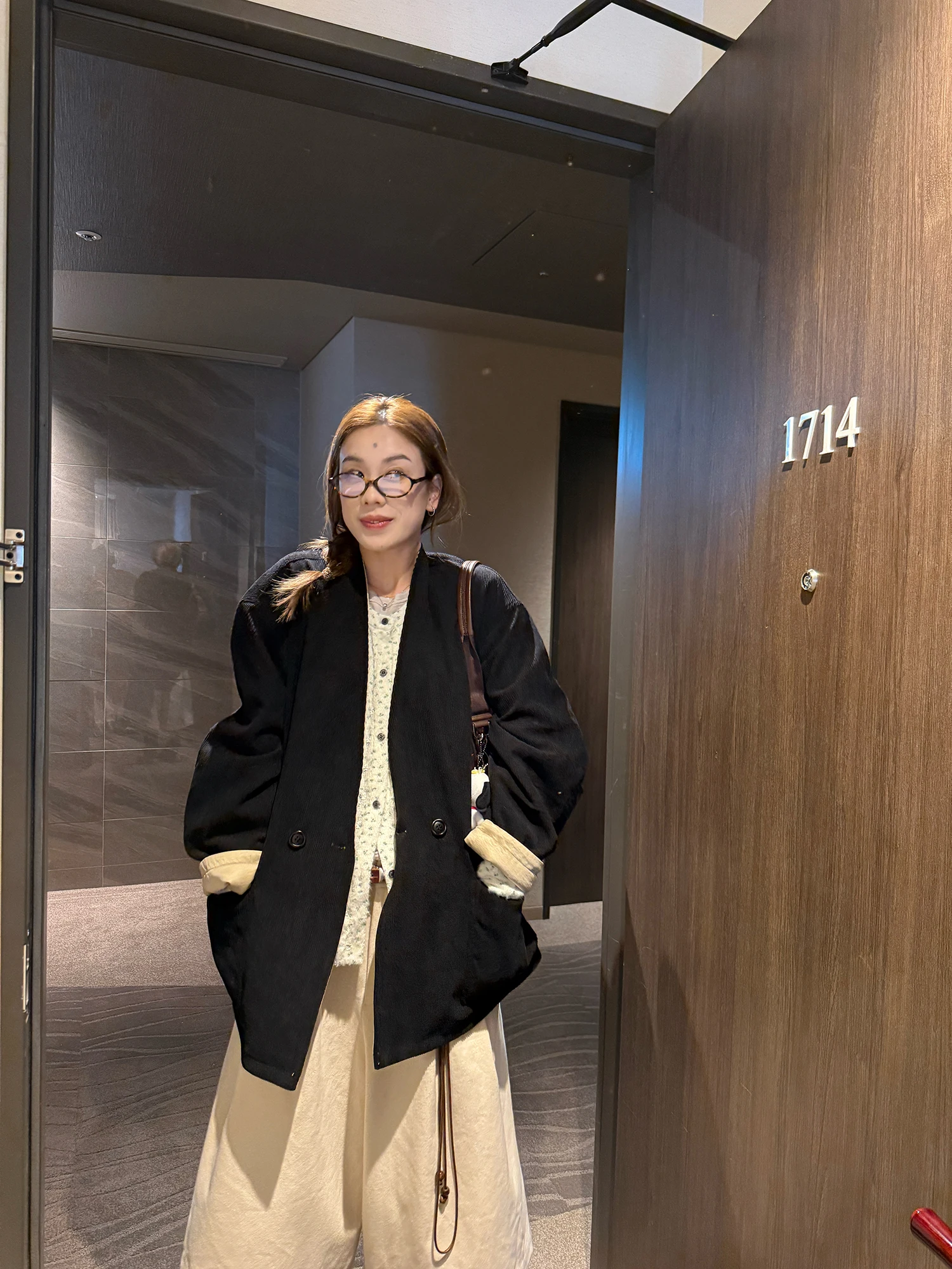 Женская теплая верхняя одежда: пальто-батобе из вельвета в стиле ретро, свободного кроя, двустороннее, из полиэстера
Женская теплая верхняя одежда: пальто-батобе из вельвета в стиле ретро, свободного кроя, двустороннее, из полиэстера