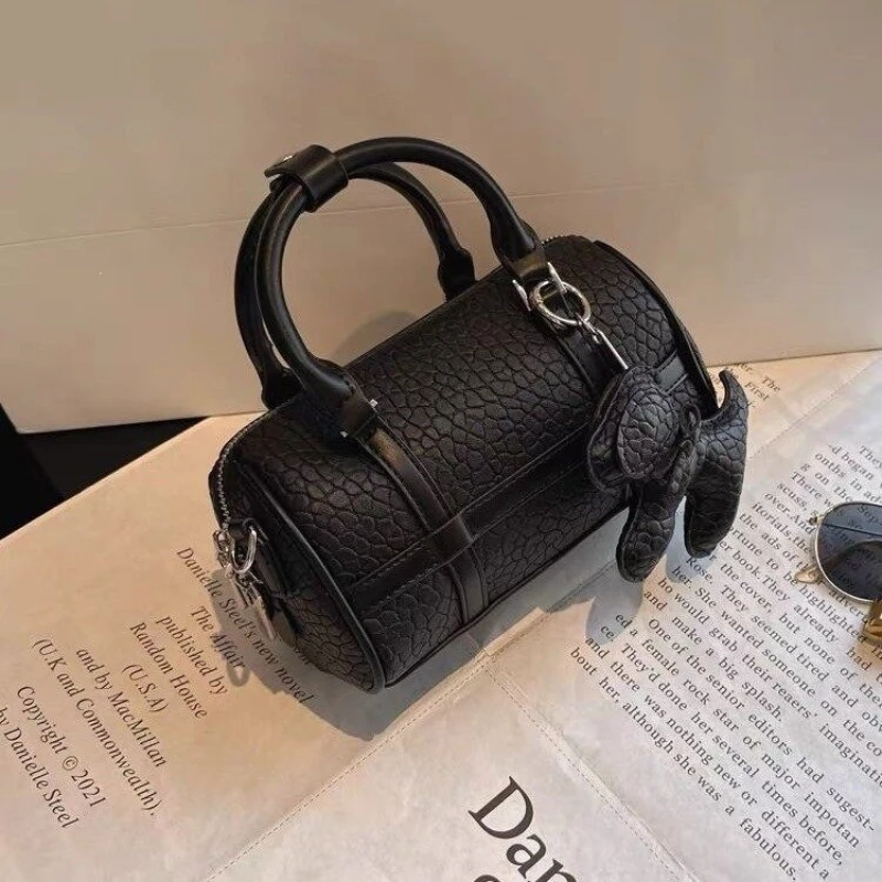 Niche high-end commuting versatile shoulder bag, crossbody bag, pillow bag, fashionable small square bag, women's bag
Niche high-end commuting versatile shoulder bag, crossbody bag, pillow bag, fashionable small square bag, women's bag