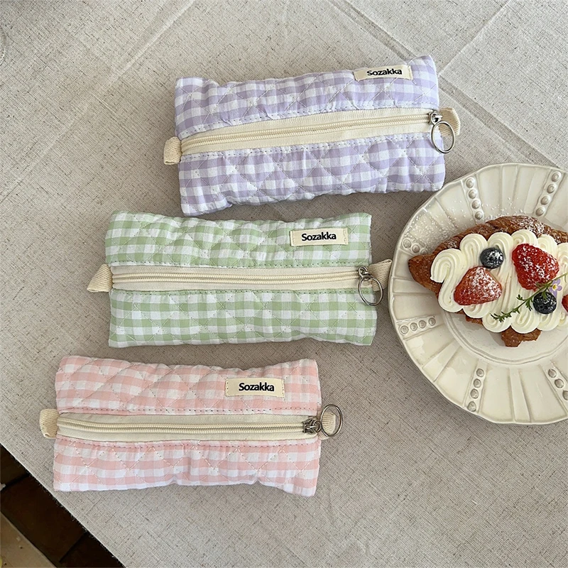 Large Capacity Sweet Checkered Makeup Brush Bags Student Simple Fashion Pen Bag Multi-function Creative Storage Bag Gifts
Large Capacity Sweet Checkered Makeup Brush Bags Student Simple Fashion Pen Bag Multi-function Creative Storage Bag Gifts