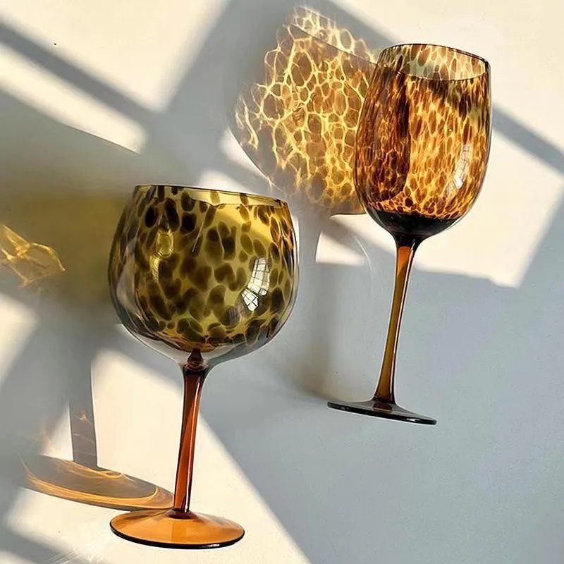 Creative Amber Leopard Print Handmade Red Wine Glass Crystal Burgundy Bordeaux Goblet Art Apple Cup Whiskey Glass Cup Drinkware
Creative Amber Leopard Print Handmade Red Wine Glass Crystal Burgundy Bordeaux Goblet Art Apple Cup Whiskey Glass Cup Drinkware