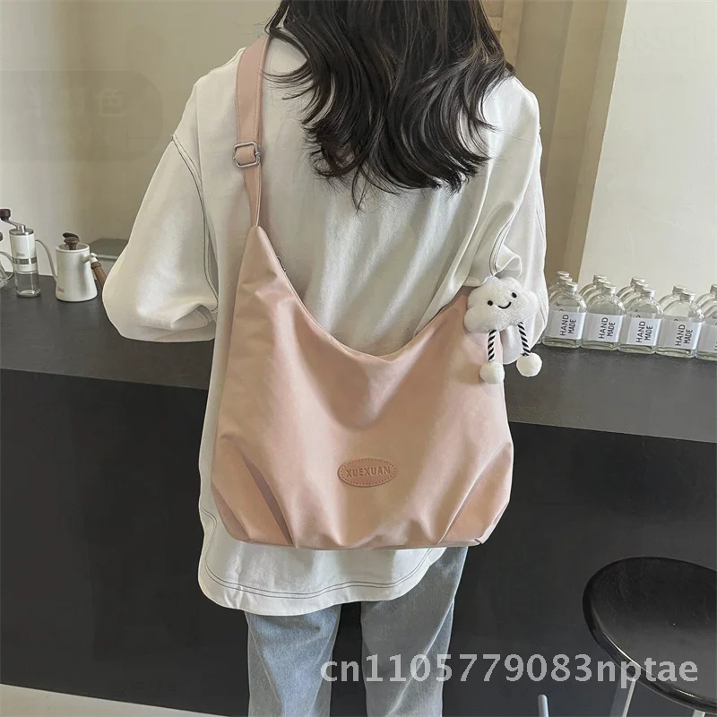 Fashionable Summer Chain Shoulder Bag 2024 Large Capacity All-match Crossbody Urban Minimalist Style Student Class Essential
Fashionable Summer Chain Shoulder Bag 2024 Large Capacity All-match Crossbody Urban Minimalist Style Student Class Essential