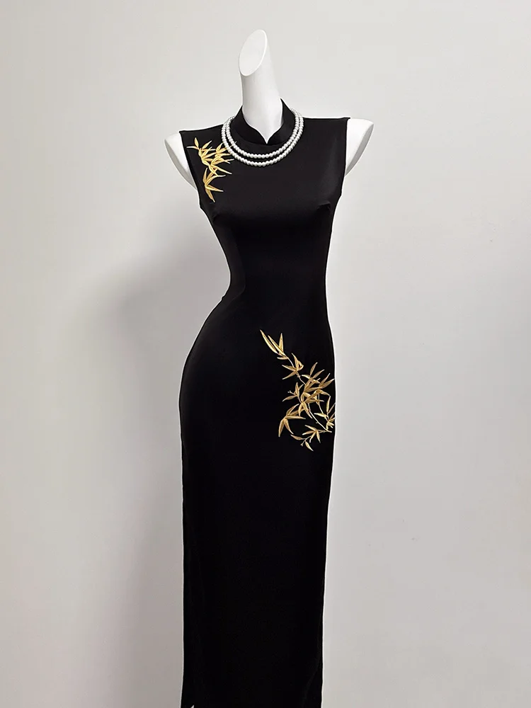 Элегантное черное платье с вышивкой в китайском стиле, из высококачественного полиэстера, с низким разрезом, для повседневной носки
Элегантное черное платье с вышивкой в китайском стиле, из высококачественного полиэстера, с низким разрезом, для повседневной носки