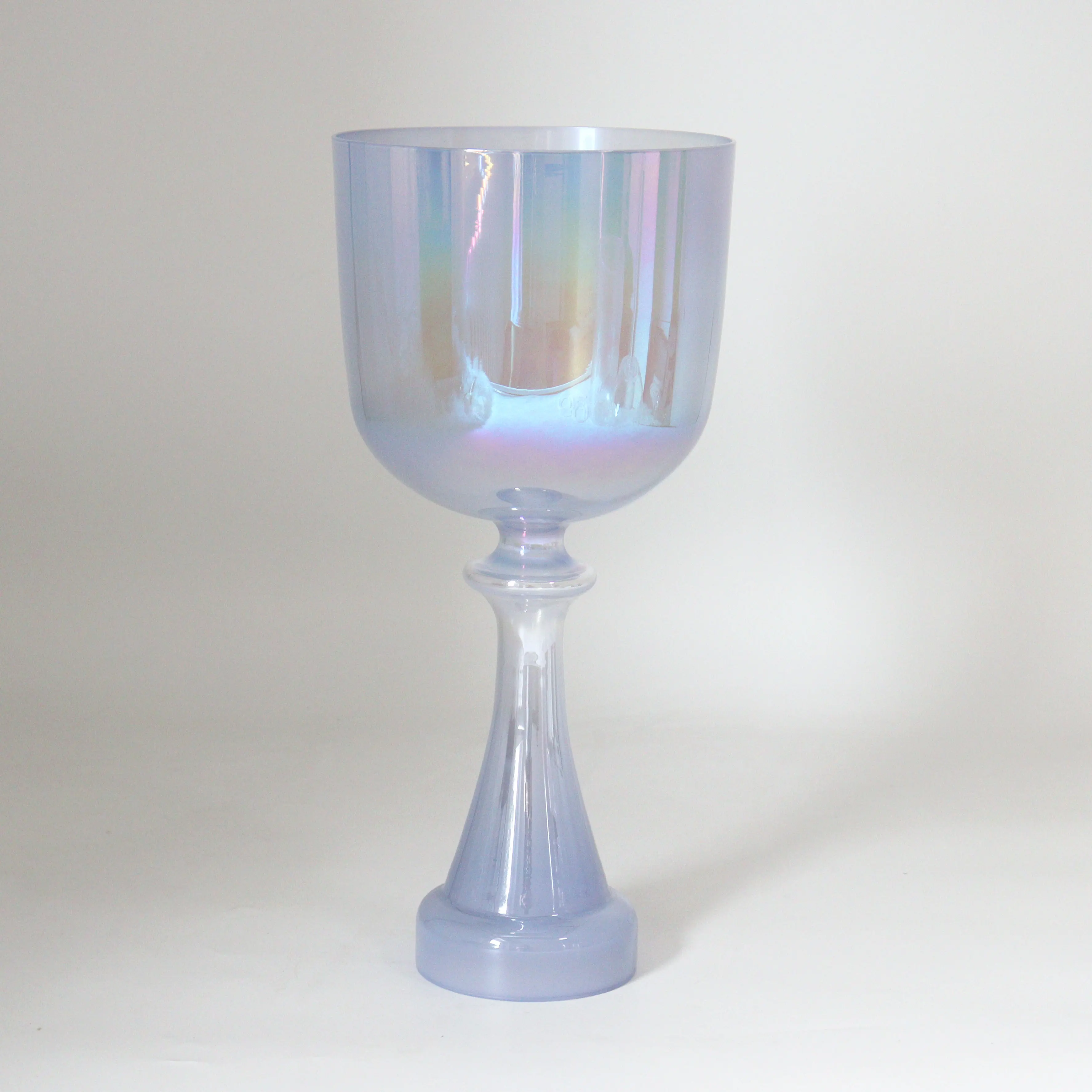 ZHQH 7 Inch Blue Grey Crystal Grail Quartz Alchemy Crystal Singing Bowl 432hz Customized Crystal Bowl For Sound Healing
ZHQH 7 Inch Blue Grey Crystal Grail Quartz Alchemy Crystal Singing Bowl 432hz Customized Crystal Bowl For Sound Healing